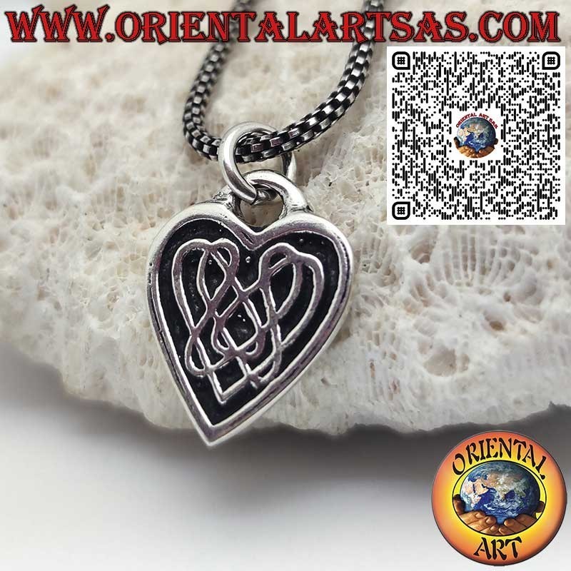 Colgante de Plata 925 en Forma de Corazón con Nudo Celta en Relieve – Símbolo de Eternidad