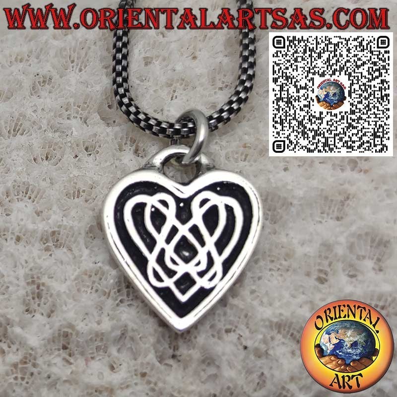 Colgante de Plata 925 en Forma de Corazón con Nudo Celta en Relieve – Símbolo de Eternidad