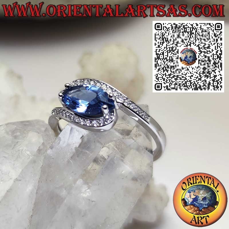 Anello in Argento con Topazio Blu di Londra a Navetta e Zirconi – Gioiello Elegante