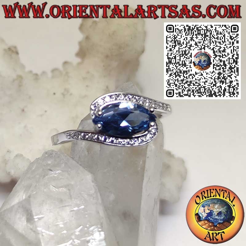 Anello in Argento con Topazio Blu di Londra a Navetta e Zirconi – Gioiello Elegante