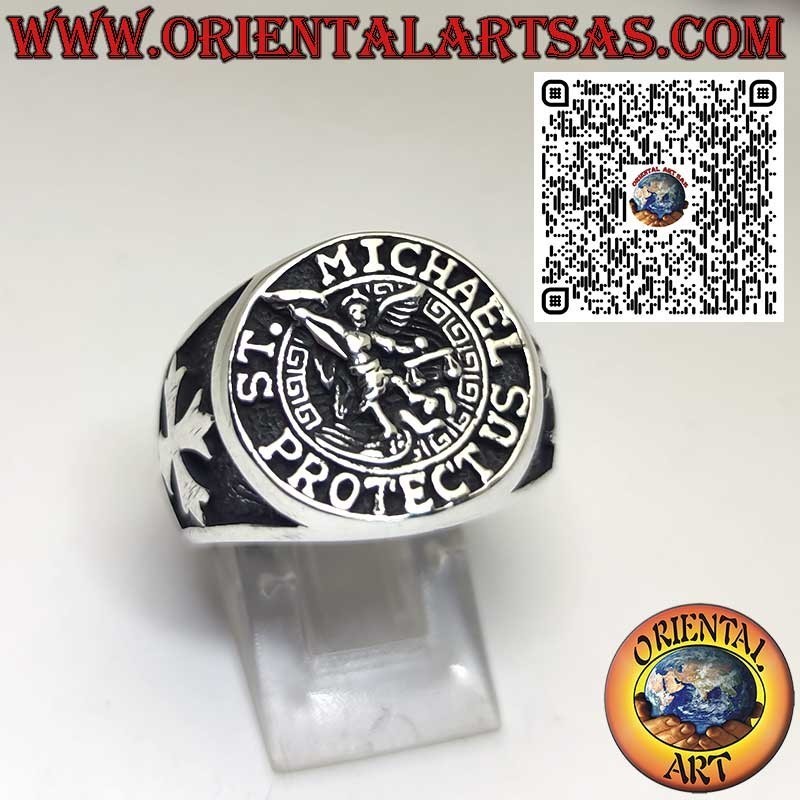 Siegelring aus 925er Silber mit Erzengel Michael und seitlichen Kreuzen