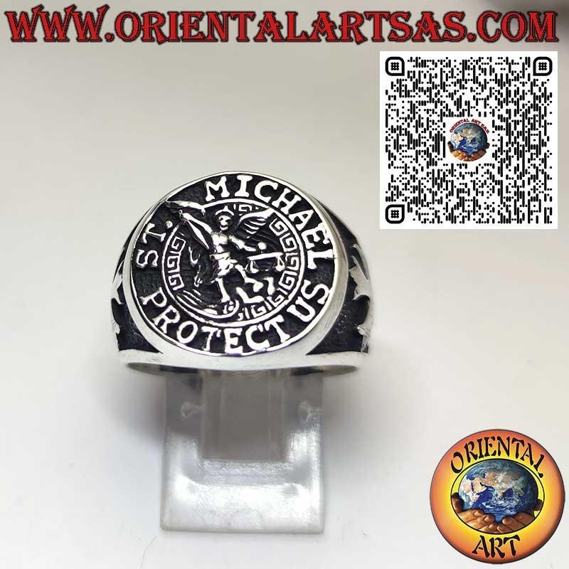 Siegelring aus 925er Silber mit Erzengel Michael und seitlichen Kreuzen