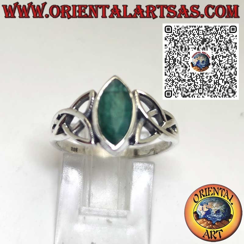 Anello in Argento 925 con Smeraldo Naturale a Navetta e Nodi Celtici – Simbolo di Forza e Rinascita