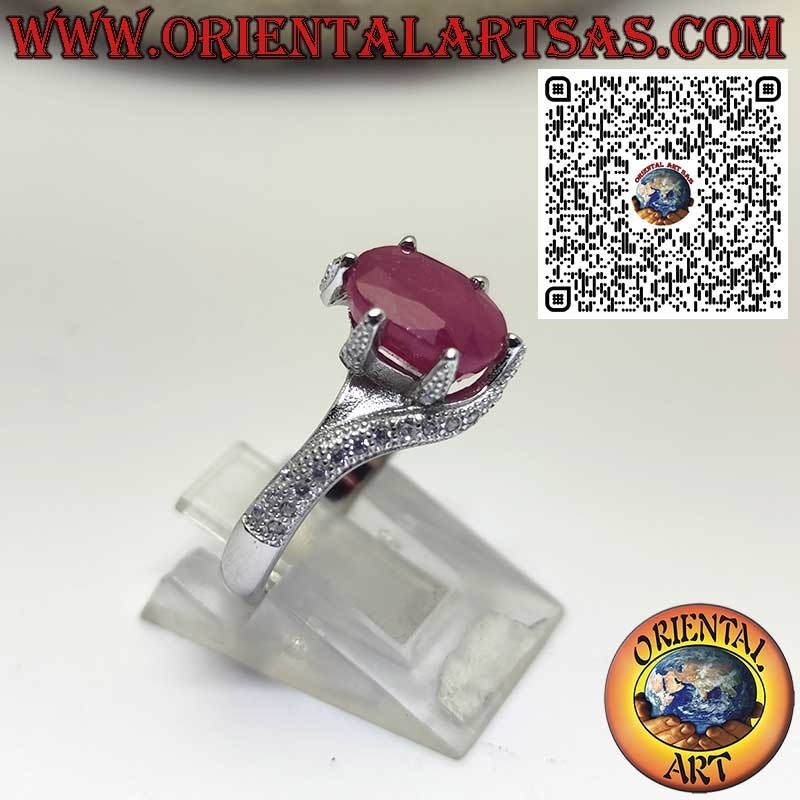 Anello in Argento 925 con Rubino Naturale Ovale e Montatura Asimmetrica con Zirconi