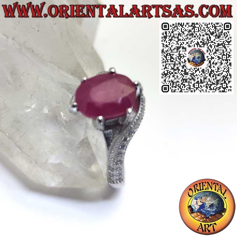 Anillo de Plata 925 con Rubí Natural Ovalado y Montura Asimétrica de Seis Garras con Circonitas