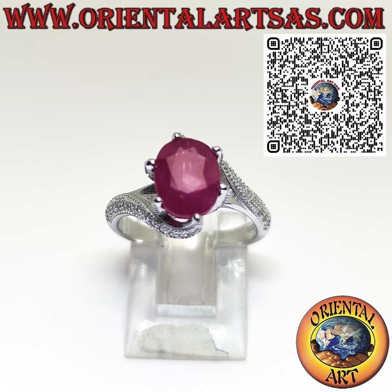 Anello in Argento 925 con Rubino Naturale Ovale e Montatura Asimmetrica con Zirconi