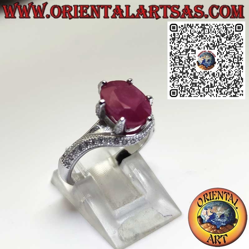 Anello in Argento 925 con Rubino Naturale Ovale e Montatura Asimmetrica con Zirconi