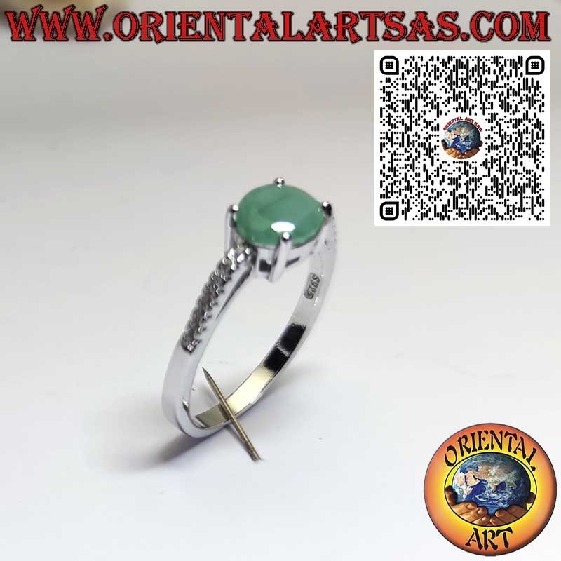 Anillo de Plata 925 con Esmeralda Natural Ovalada y Circonitas Laterales