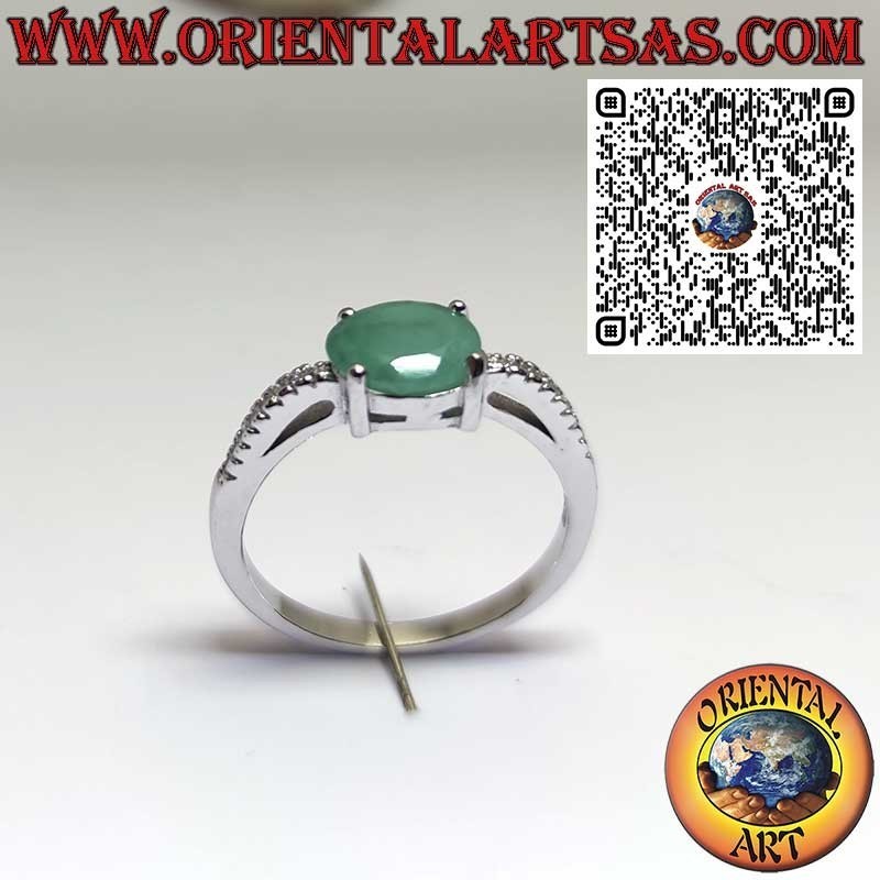 Anillo de Plata 925 con Esmeralda Natural Ovalada y Circonitas Laterales