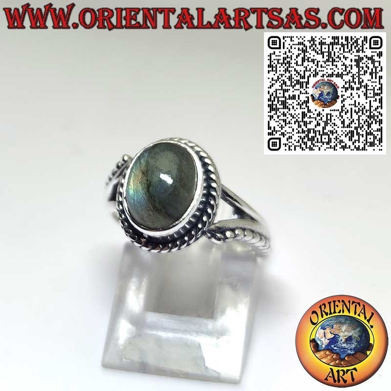 Silver ring with oval labradorite and serpentine on the sides