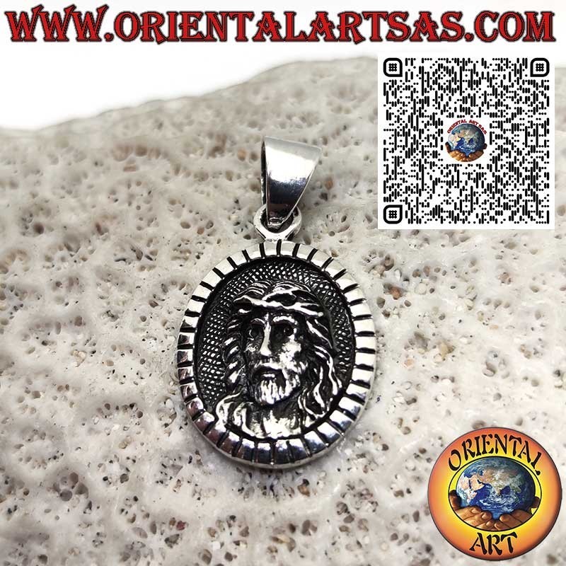 Colgante medalla ovalada en plata 925 con rostro de Jesucristo