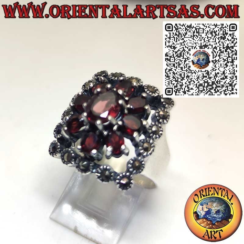 Anello in Argento 925 con Granato Ovale centrale, contorno di Granati e Marcassiti