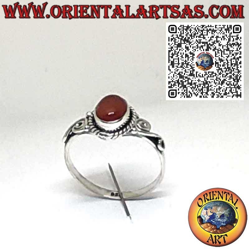 Anillo de Plata 925 con Cornalina Natural Ovalada y Decoraciones en Espiral en los Lados