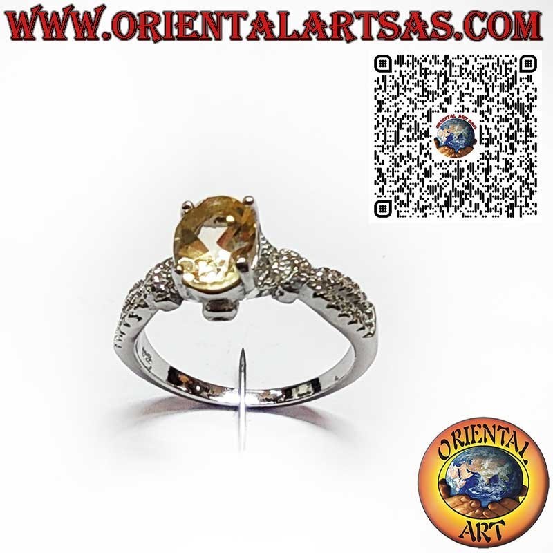 Anello in Argento 925 con topazio giallo ovale e zirconi. Simbolo di energia e raffinatezza.