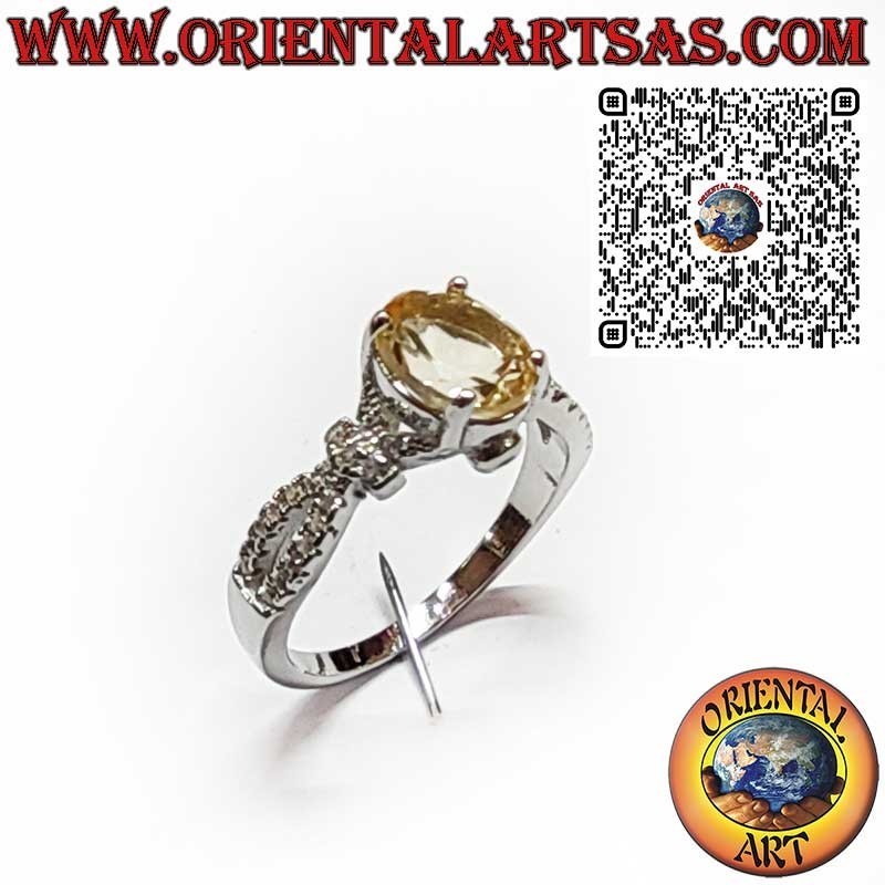 Anillo de Plata 925 con Topacio Amarillo Ovalado y Circonitas Laterales