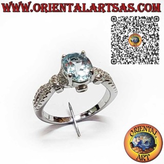Anillo de plata 925 con topacio azul ovalado y circonitas: elegancia y armonía.