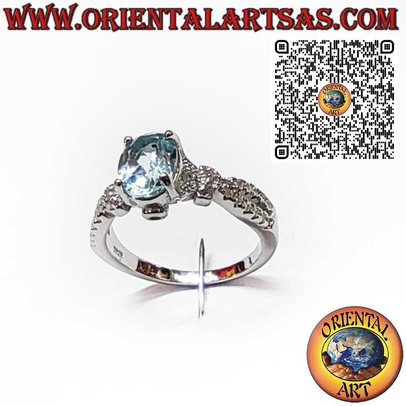 925er Silberring mit ovalem Blau-Topas und seitlichen Zirkonia