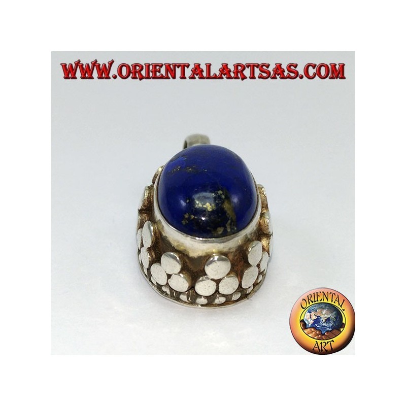 Pendentif en argent avec une dentelle ovale naturelle en lapis sur le bord supérieur
