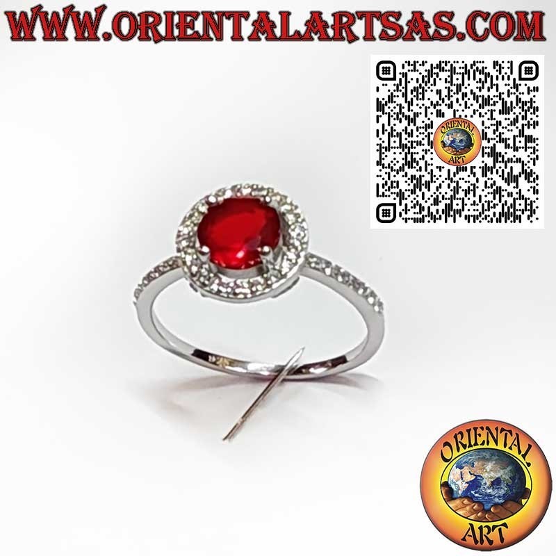 Anello in argento 925 con granato e zirconi bianchi – eleganza senza tempo.