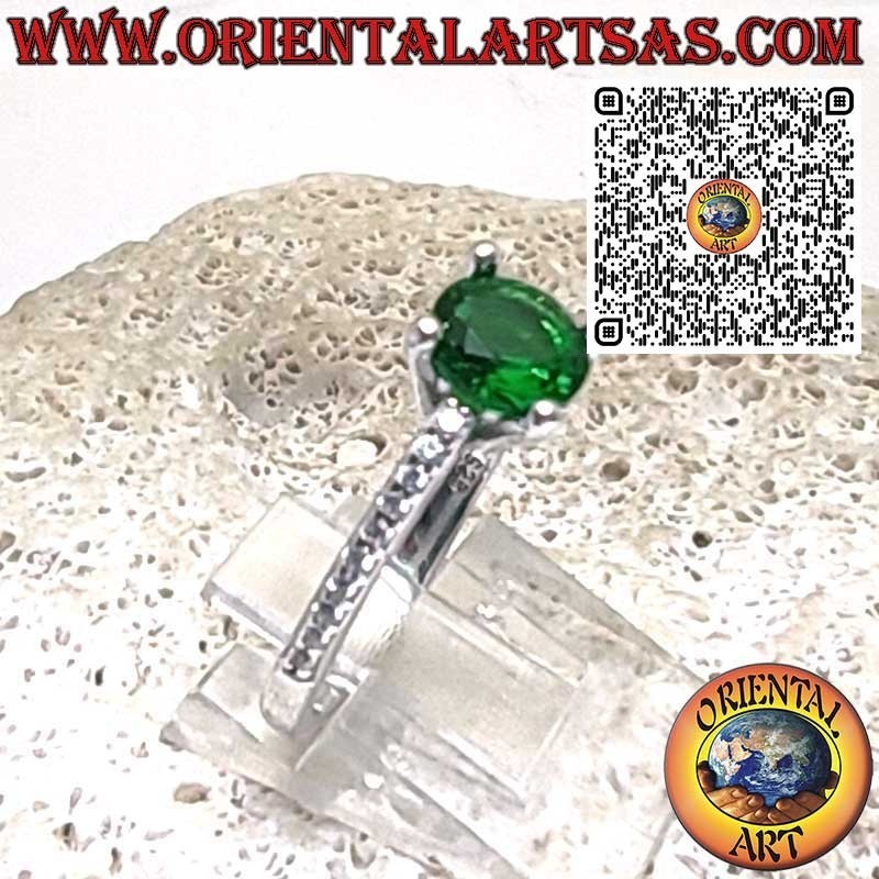 Anillo de Plata 925 con Esmeralda Sintética Redonda Solitaria y Circonitas Laterales