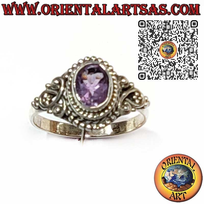 Anello in argento 925 con ametista naturale e decorazioni balinesi – eleganza artigianale senza tempo.