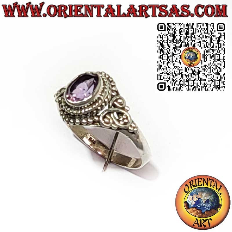 Silberring mit natürlichem Amethyst und balinesischen Verzierungen