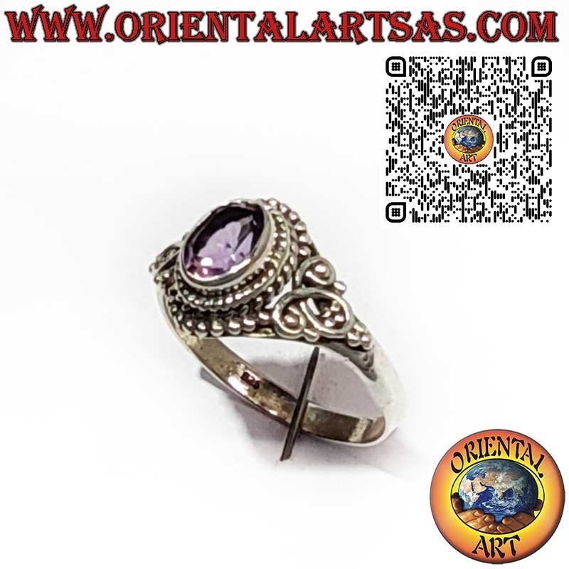 Silberring mit natürlichem Amethyst und balinesischen Verzierungen