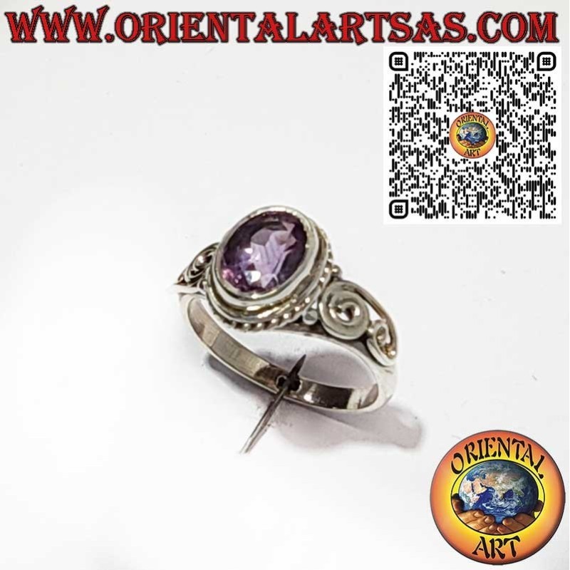 925 Sterling Silver Ring with Natural Oval Amethyst and Decorative Details