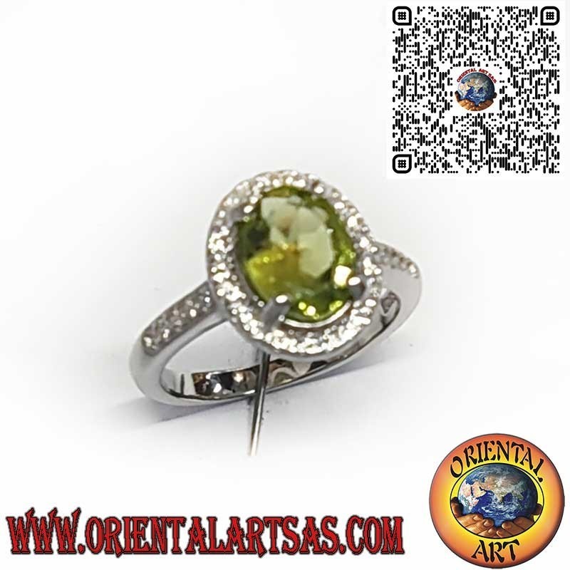 925er Silberring mit Ovalem Natürlichem Peridot und Zirkonen