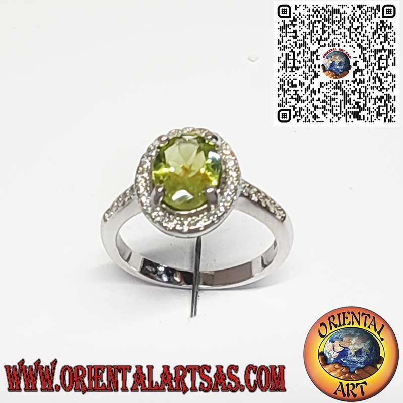Anillo de Plata 925 con Peridoto Natural Ovalado Rodeado de Circonitas