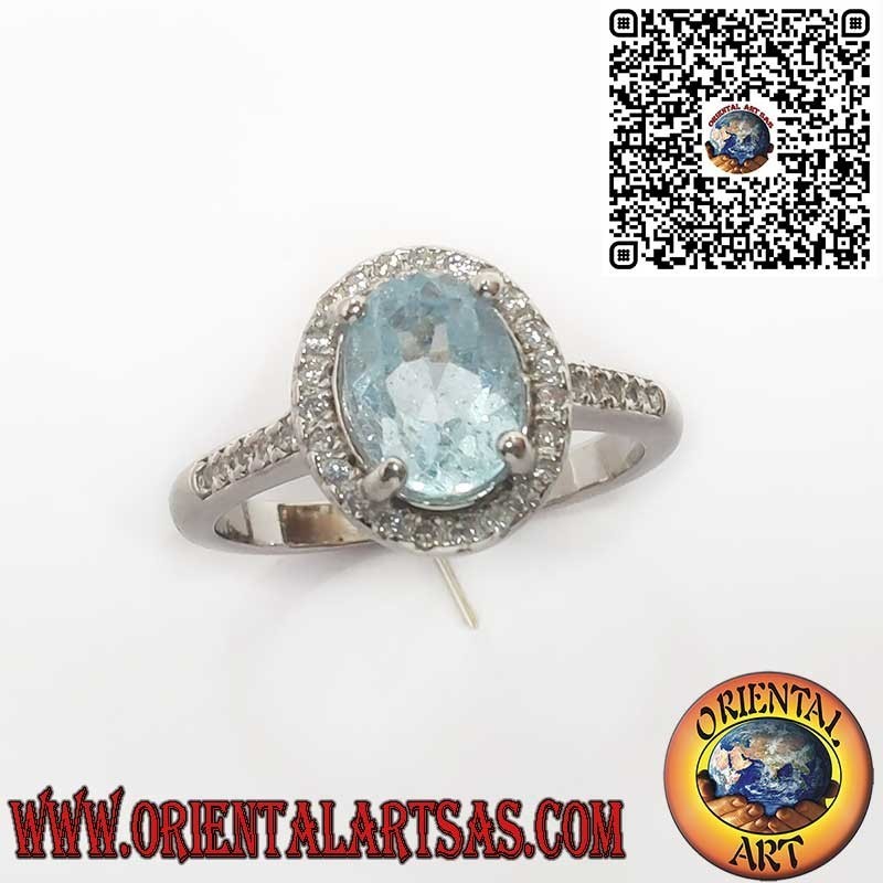 925er Silberring mit Natürlichem Ovalem Blauen Topas und Zirkonia-Rahmen