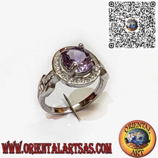 Anello in Argento 925 con Ametista Naturale Ovale Incastonata a 4 Griffe e Contornata da Zirconi