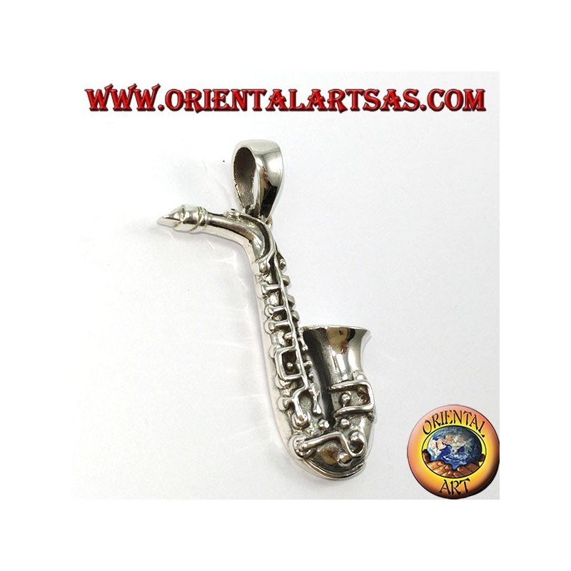 Colgante de plata, Saxofón