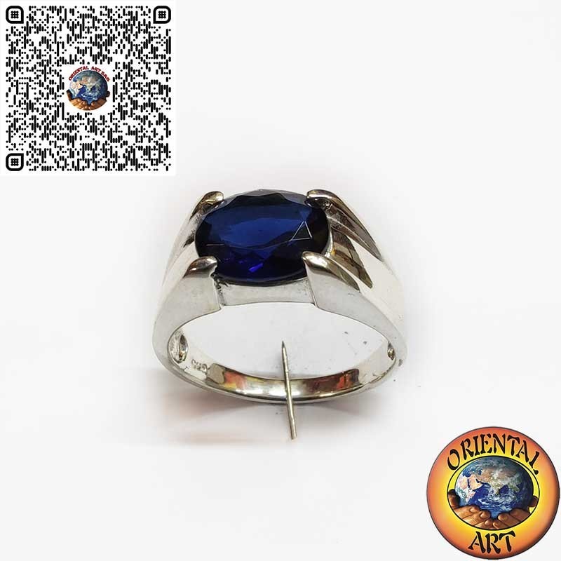 Anillo de Hombre en Plata 925 con Zafiro Sintético Ovalado y Montura de 4 Garras Diagonales