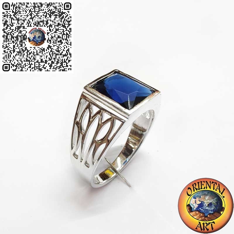 Anillo de Hombre en Plata 925 con Zafiro Sintética Rectangular – Laterales Tallados a Mano