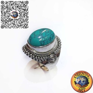 Bague en argent 925 avec grand cabochon ovale en turquoise et bordure tressée.