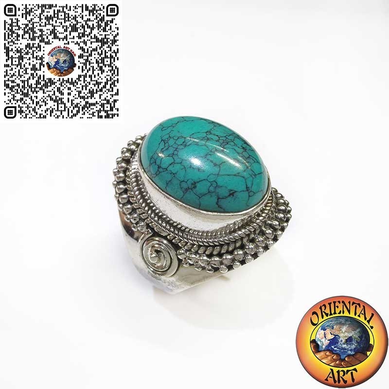 Anillo de plata con turquesa cabujón decorado con entrelazado y espiral