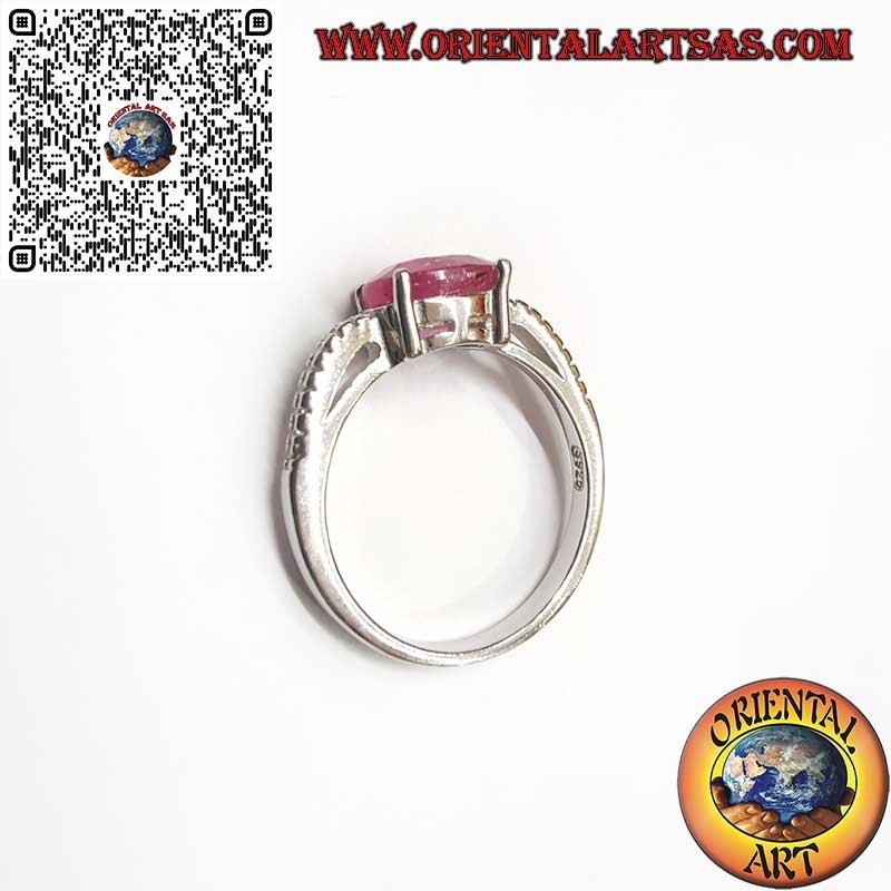 Anello in Argento 925 con Rubino Naturale Ovale – Montatura Trasversale e Zirconi Laterali