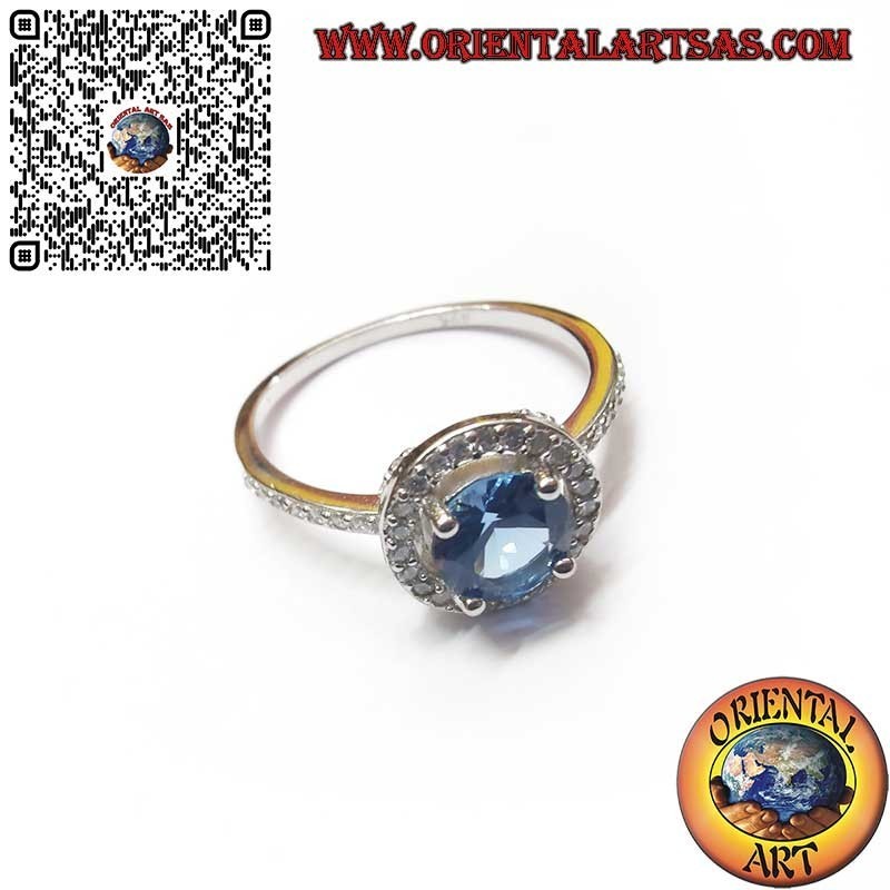 Anillo de Plata 925 con un brillante Zafiro redondo sintético rodeado de Circonitas