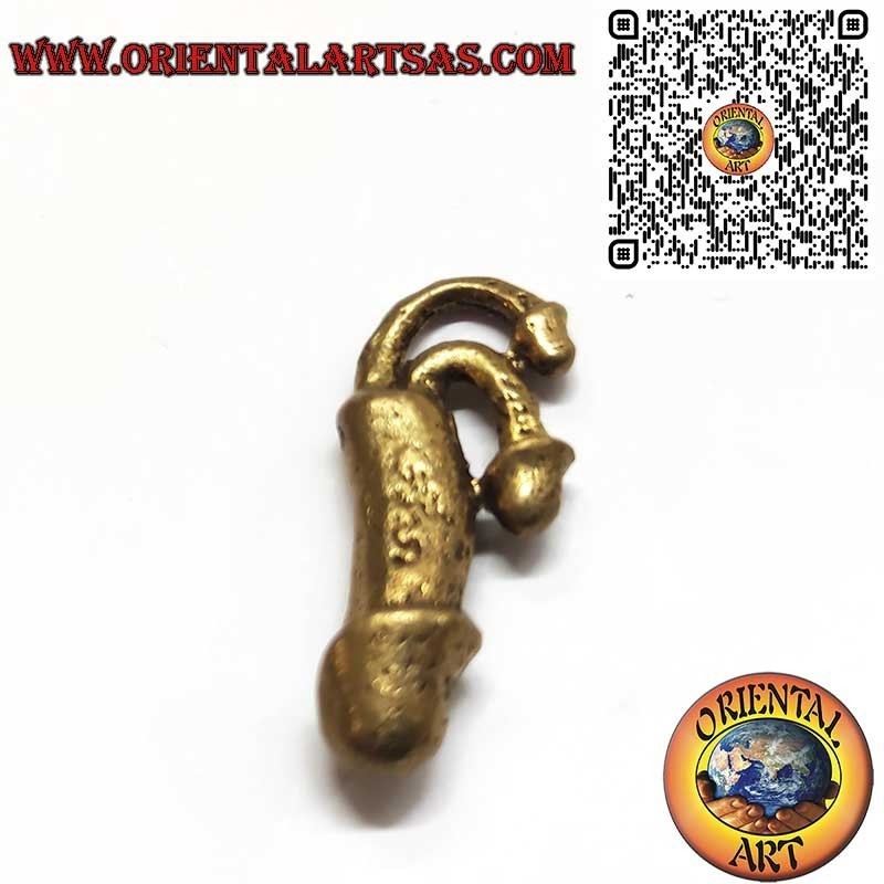 Ciondolo in ottone raffigurante il simbolo dei tre falli, antico amuleto romano di protezione, fertilità e buona fortuna.