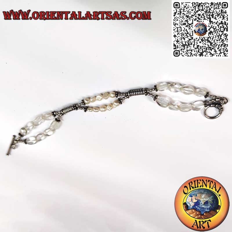 Handgefertigtes Silberarmband mit Flussperlen und Bergkristall