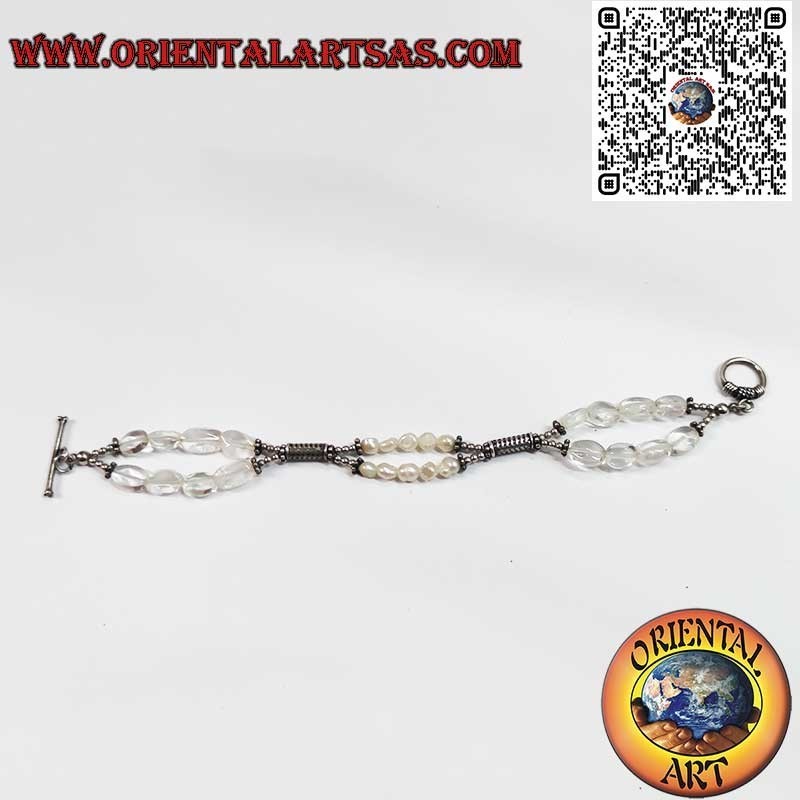 Bracelet Artisanal en Argent avec Perles de Rivière et Cristal de Roche