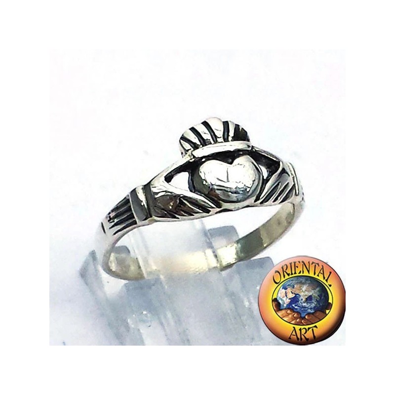 Bague Claddagh en argent 925 avec cœur couronné et mains entrelacées.