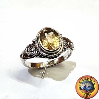 Anillo de plata con topacio amarillo ovalado natural y espiral lateral