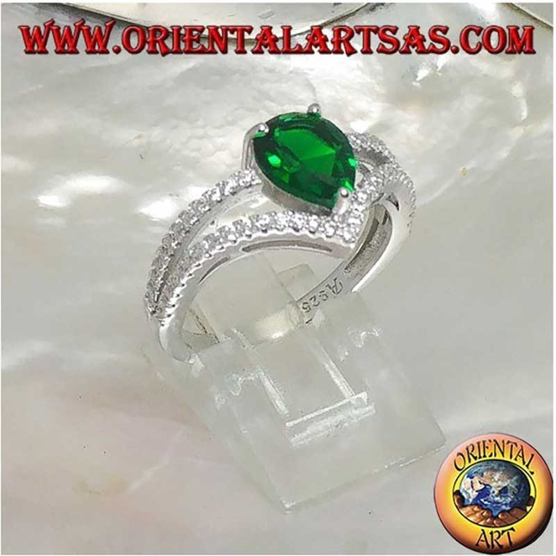 Ring aus 925er Silber mit synthetischem Smaragd in Tropfenschliff