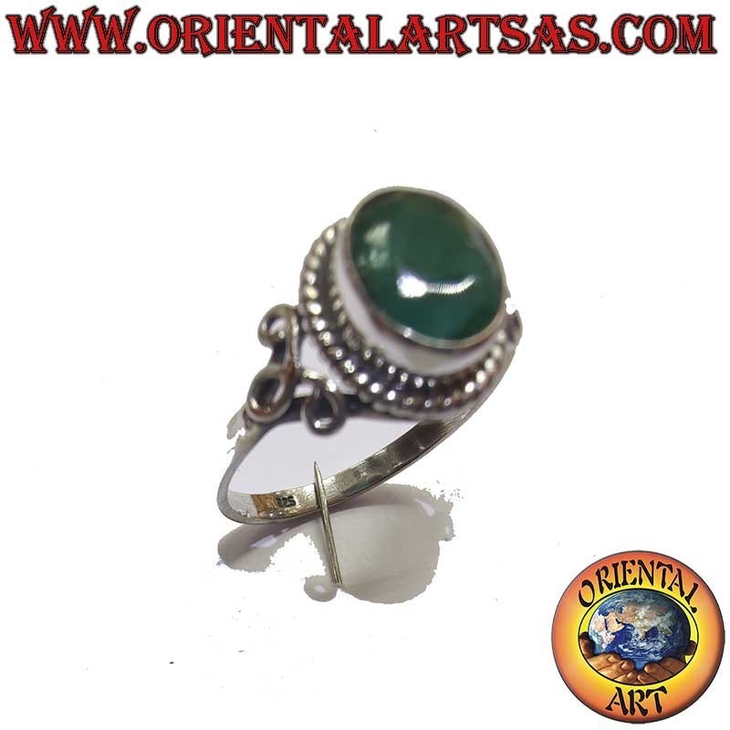Anillo de plata de ley 925 con esmeralda ovalada natural: una joya elegante