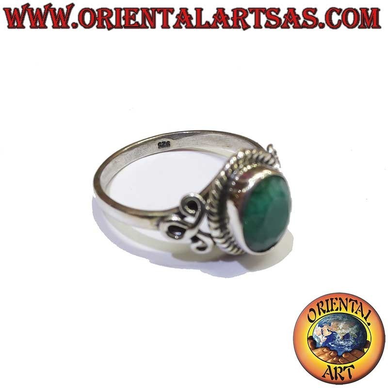 925 Sterling Silver Ring with Natural Oval Emerald – Elegant Jewel