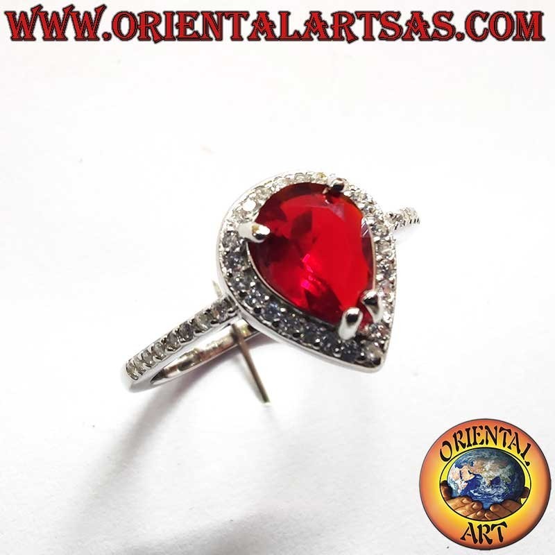 Ring aus 925er Sterlingsilber mit tropfenförmigem Granat und Zirkonia
