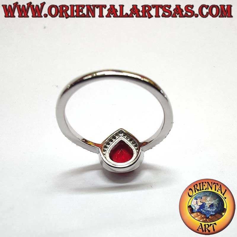 Anillo de plata 925 con granate natural en forma de gota y circonitas