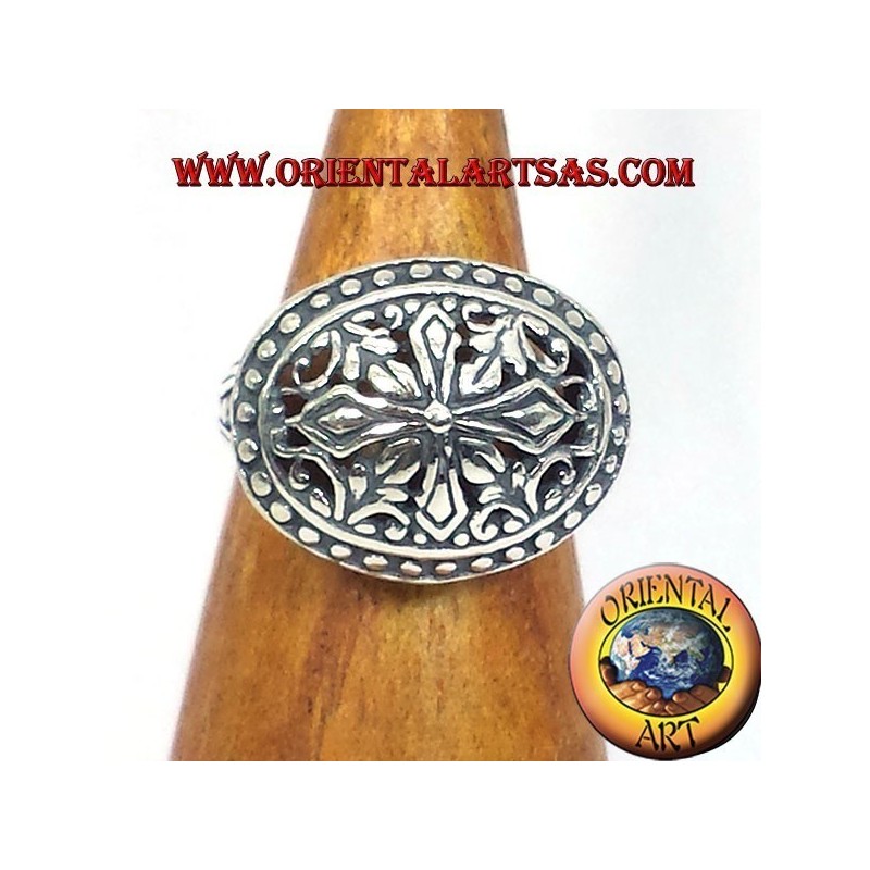 Anello in argento stile impero traforato alto a decorazioni laterali